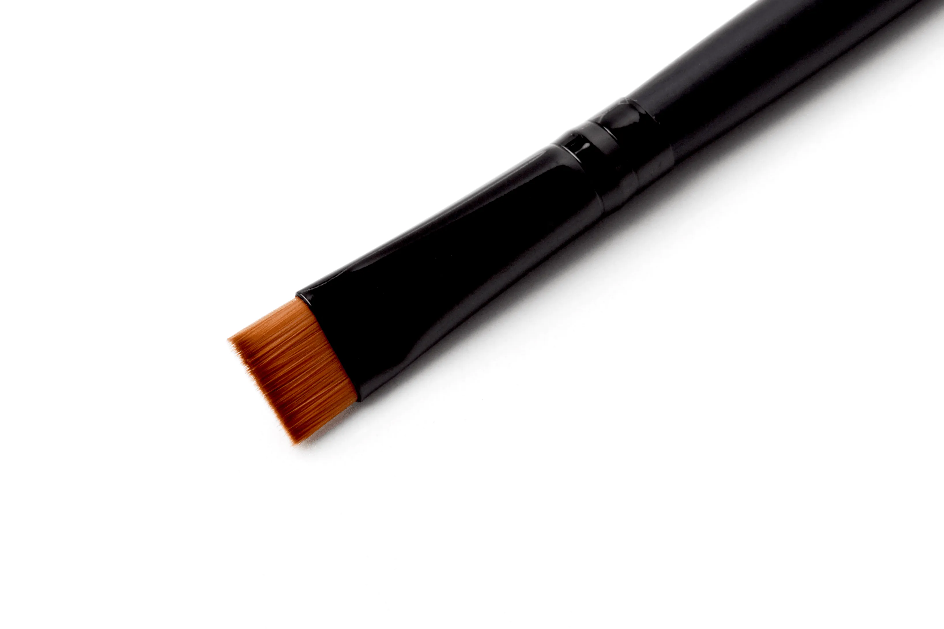 Amor Us Flat Definer Brush - #912